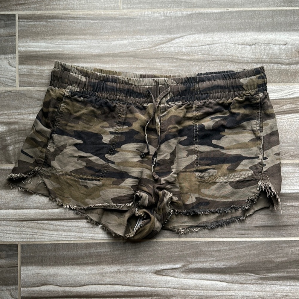 Express Drawstring Elastic Camo Shorts